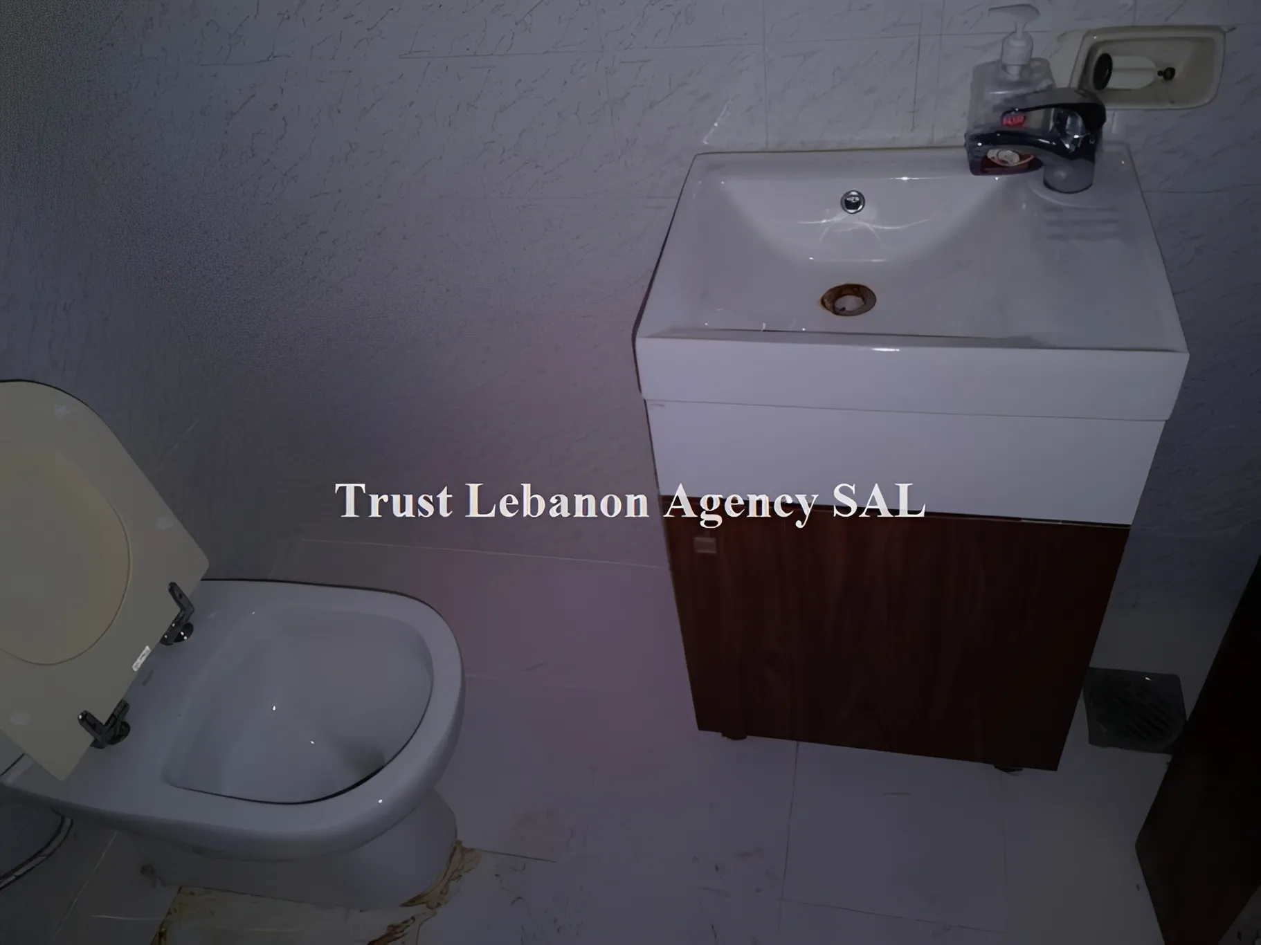 Office for rent in Hamra