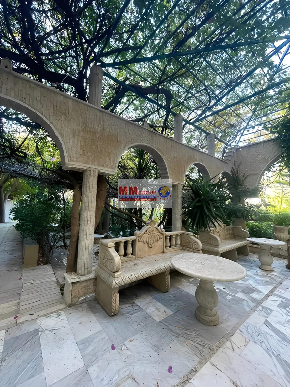 Villa for Sale in Alay Dawhet Aramoun - 5 bed, 6 bath