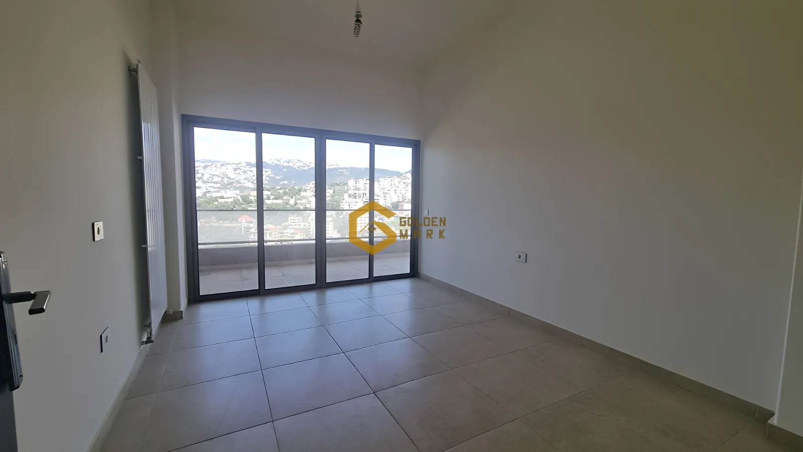Apartment for Sale in Mazraat Yachoua - 3 bed, 3 bath