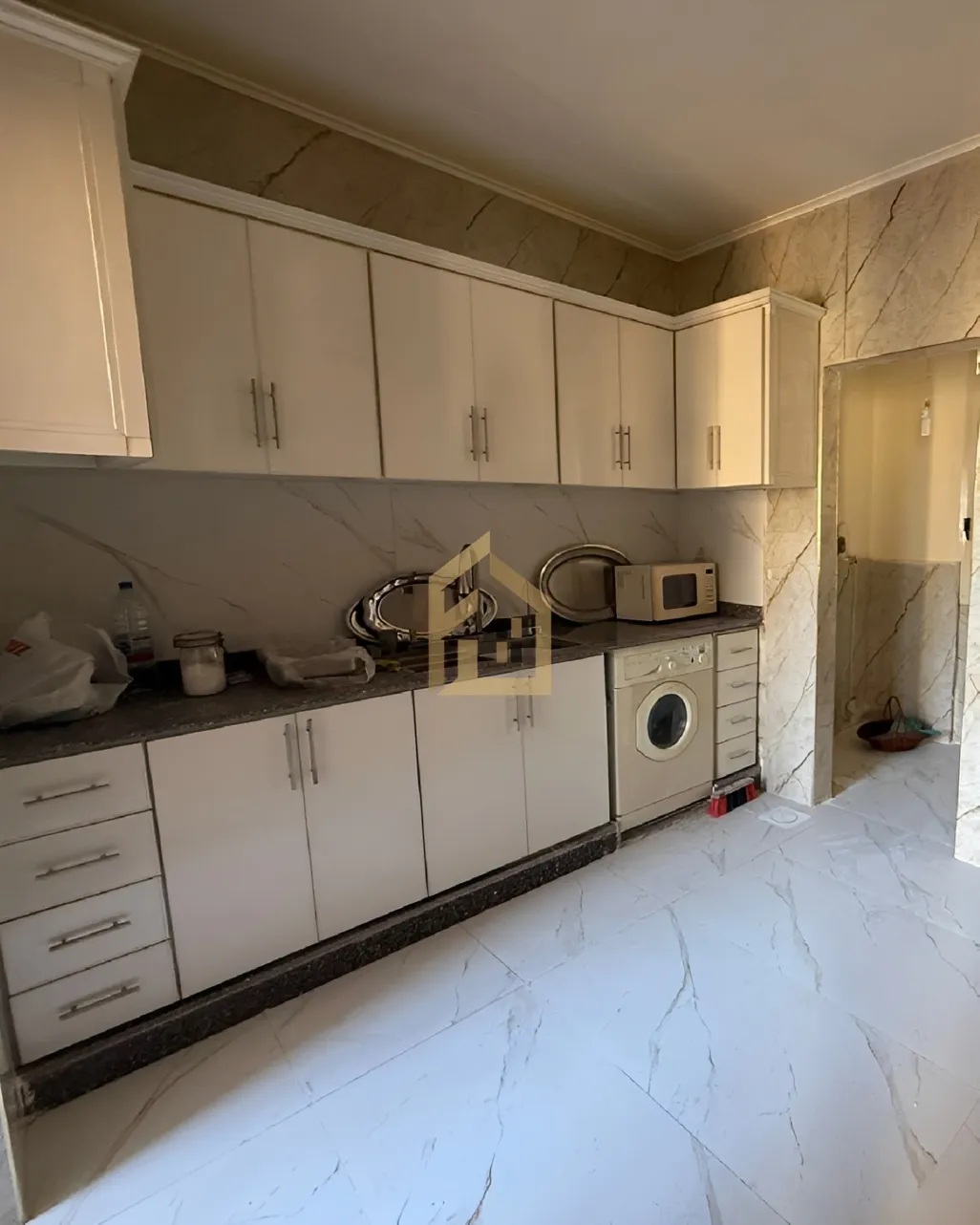 Apartment for rent in Geitaoui, Achrafieh - 3 bed, 2 bath