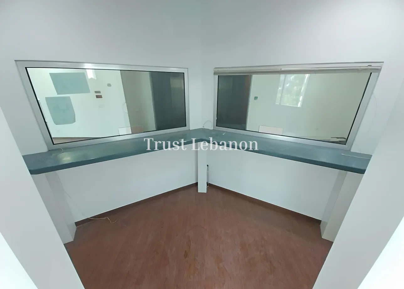 Office for rent in Horch Tabet