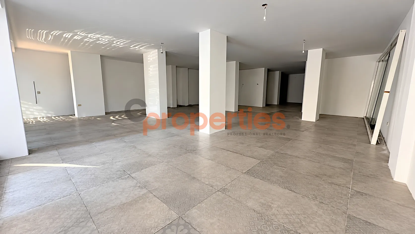 Showroom for Rent in Raoucheh