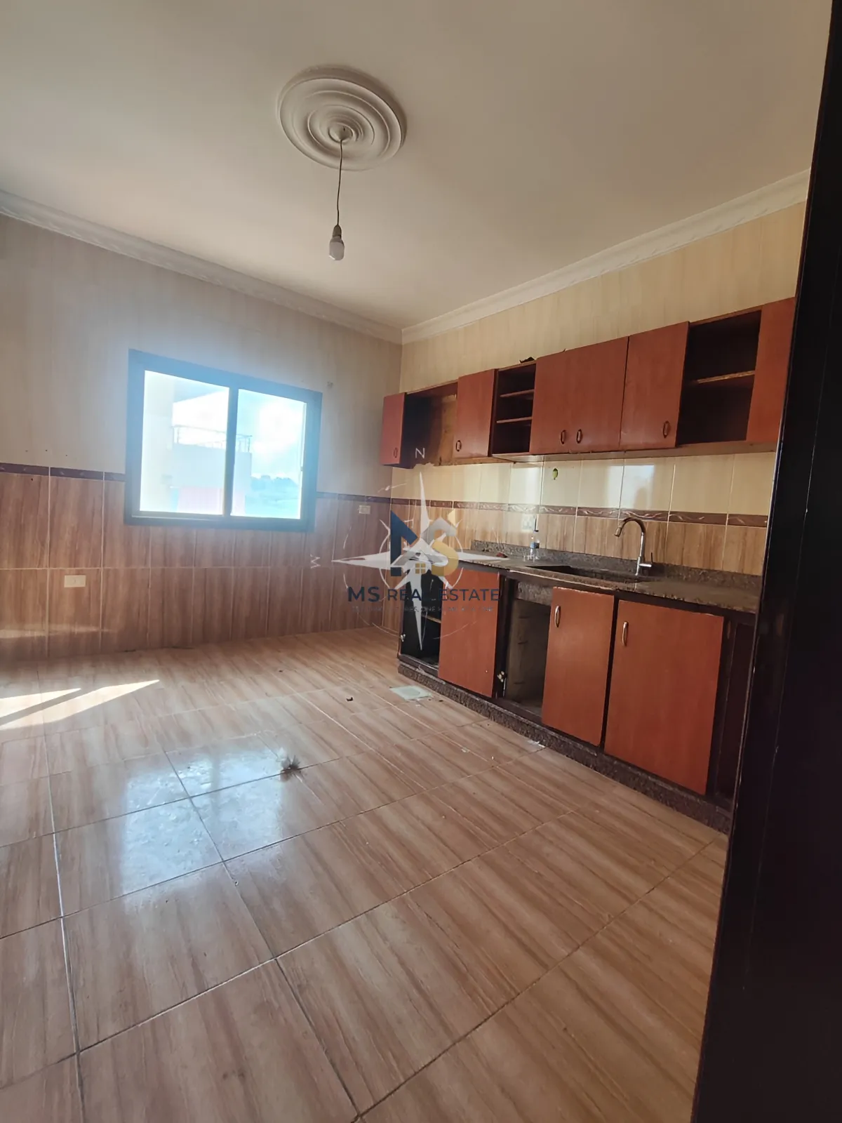 شقة for rent in مزرعة كفر جوز، لبنان