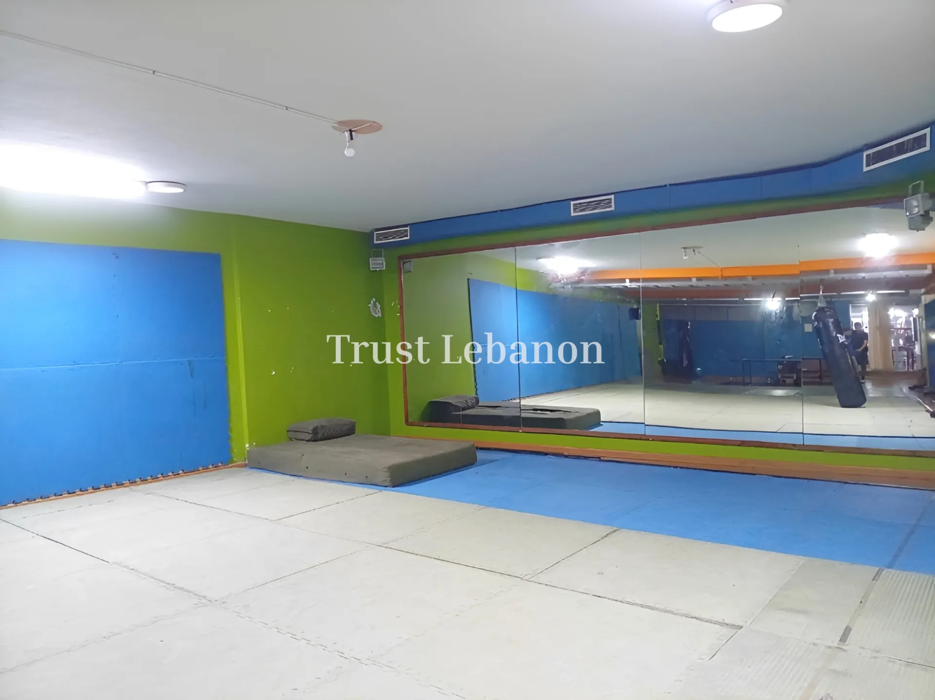 Warehouse for sale in Dekwaneh