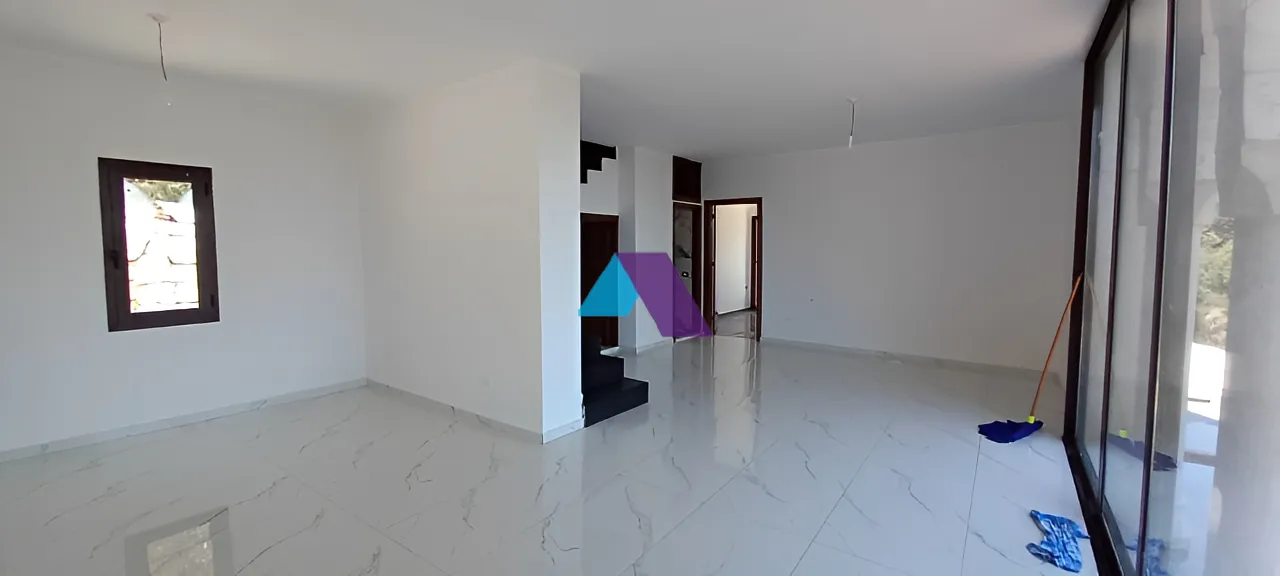 Villa for Sale in Assia