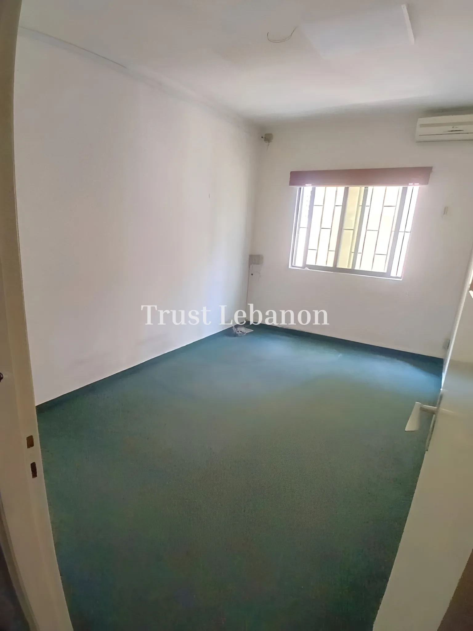 Office for rent in Jdeideh