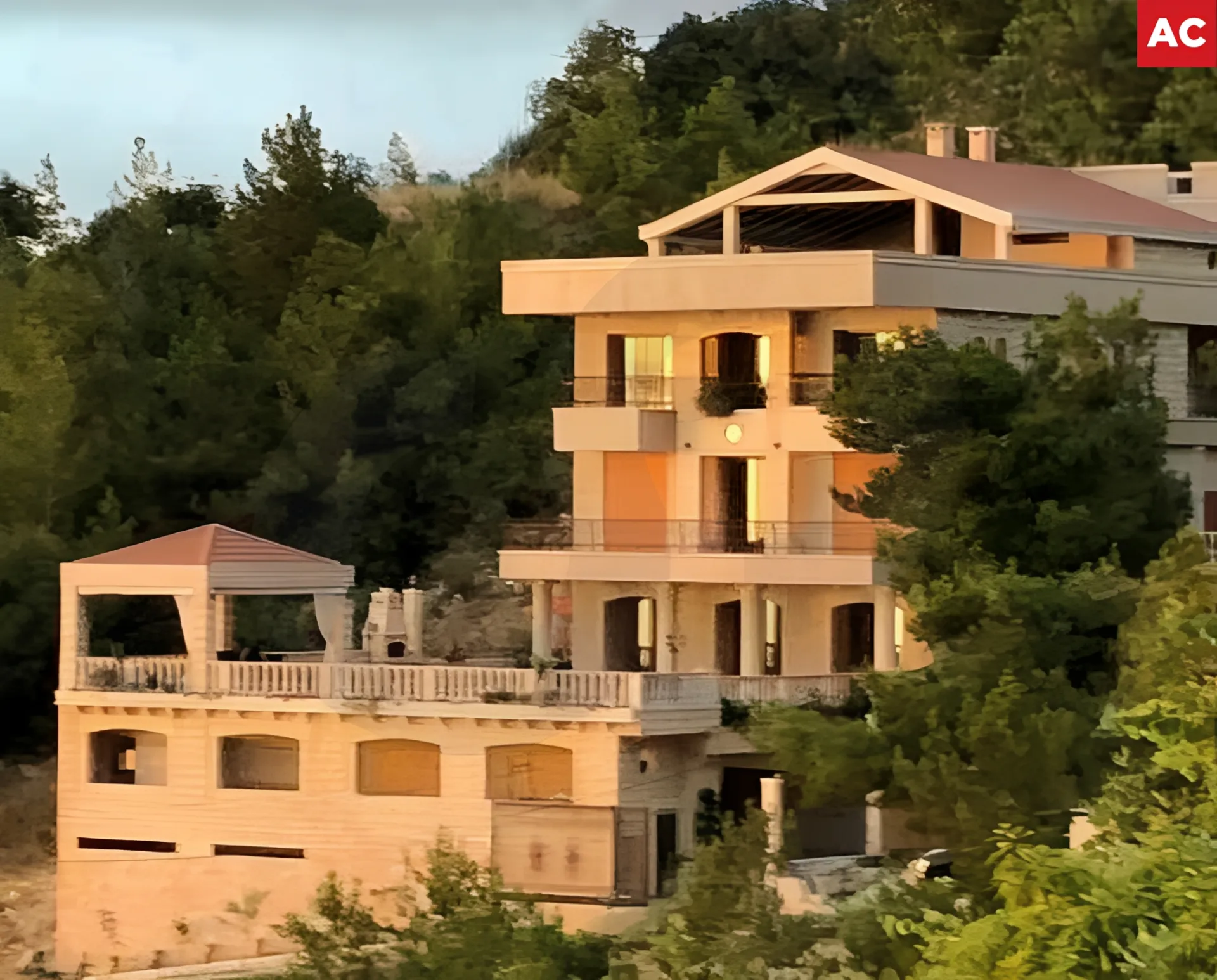 Villa for Sale in Chnaneir, Lebanon - 8 bed, 13 bath