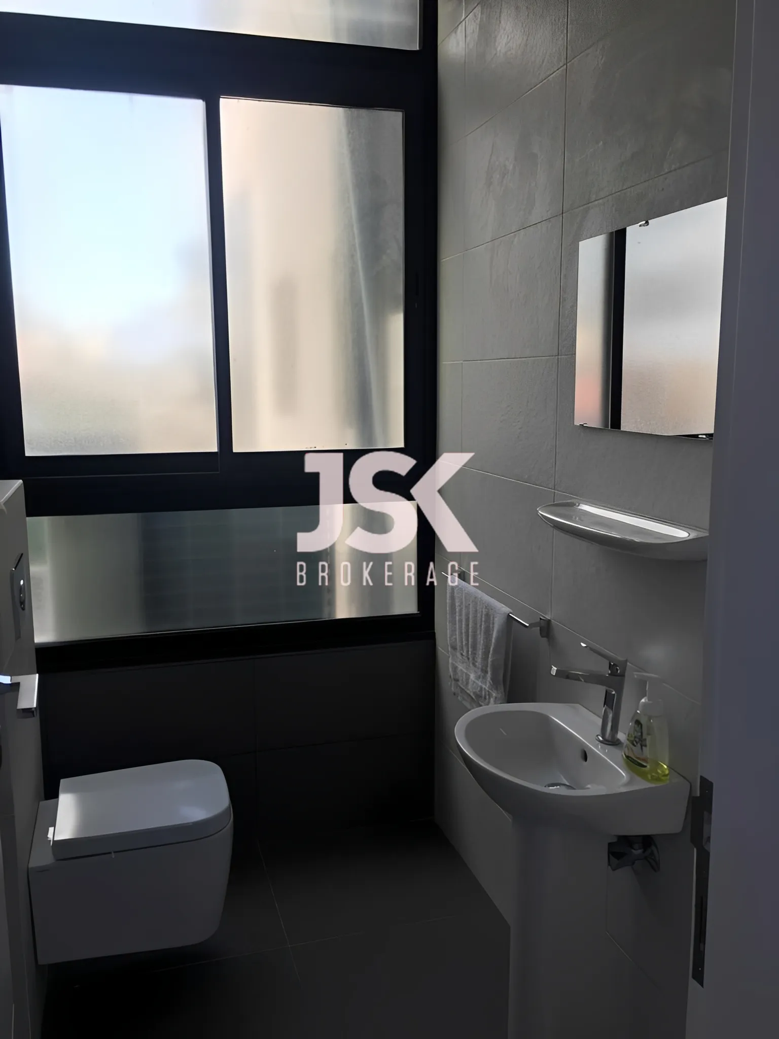 Office for rent in Sin El Fil