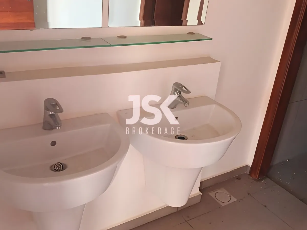 Office for rent in Dbayeh