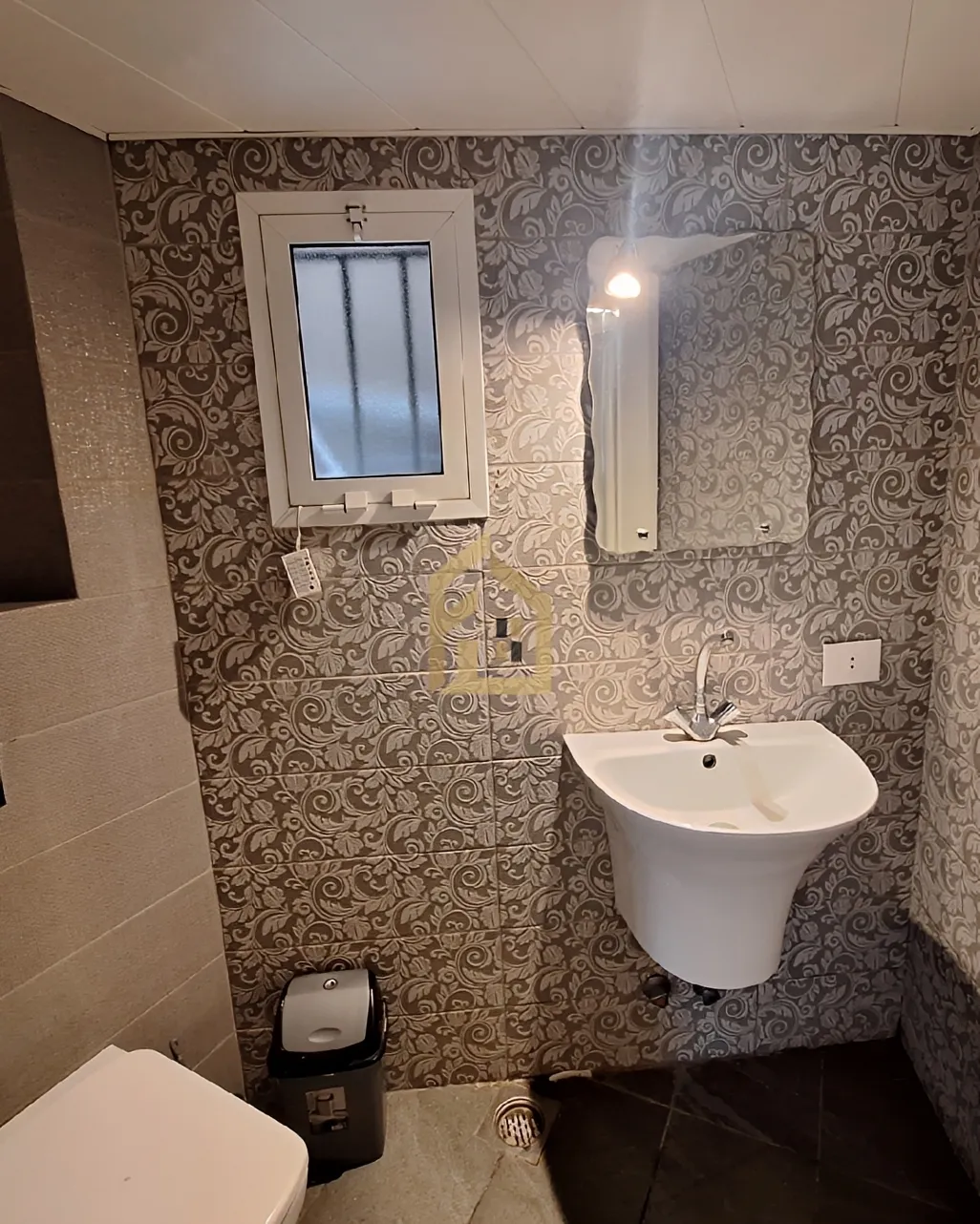 Apartment for rent in Achrafieh, Beirut, Lebanon - 2 bed, 2 bath
