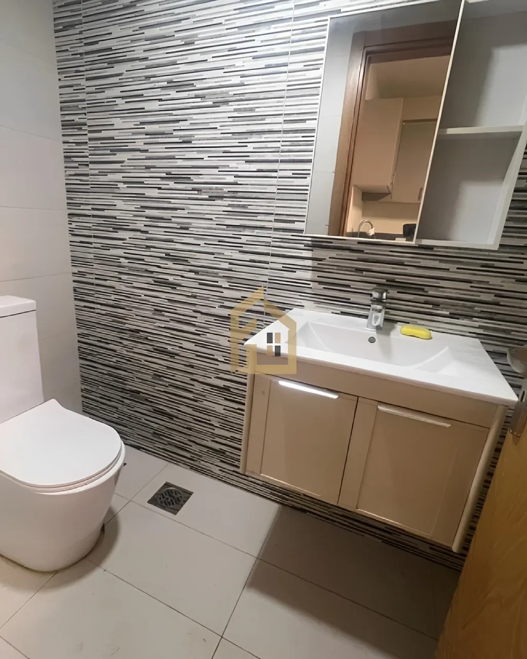 Apartment for rent in Zikrit, Lebanon - 2 bed, 2 bath