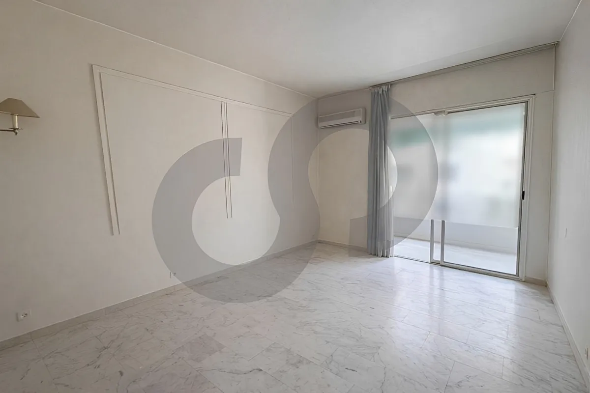 Apartment for Sale in Mar Elias, Beirut - 2 bed, 2 bath