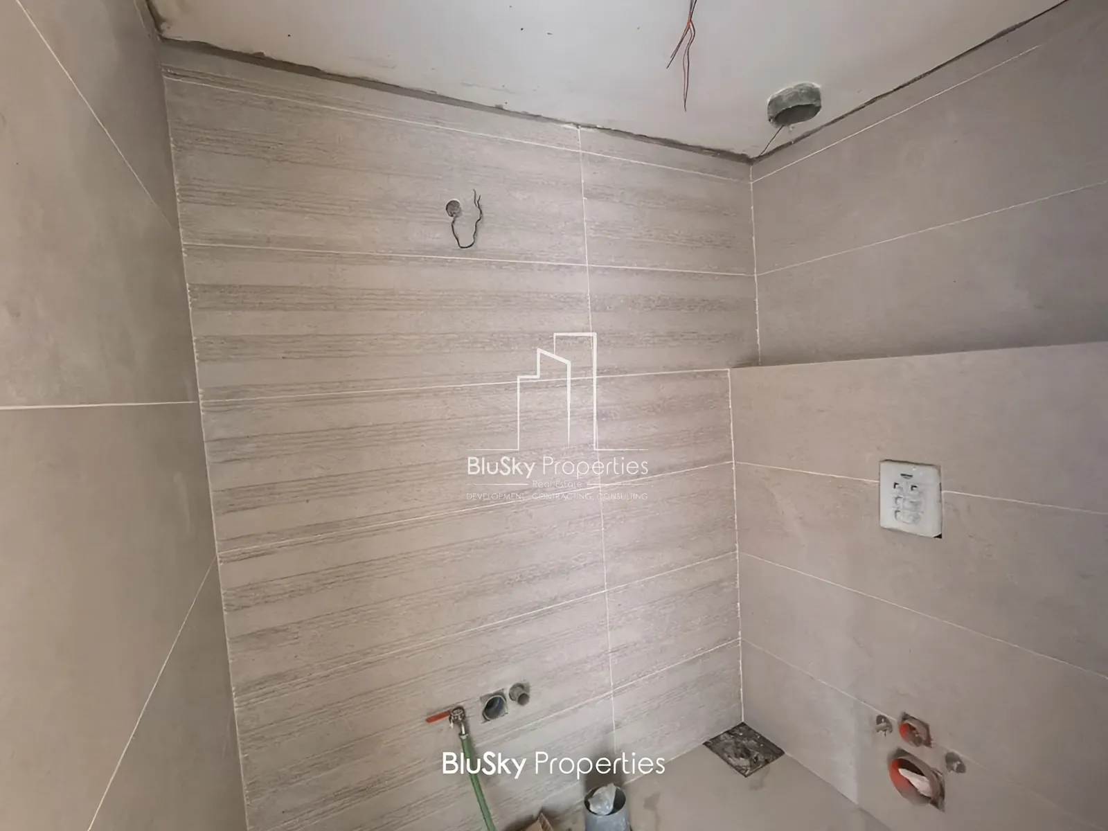 Apartment for Sale in Awkar