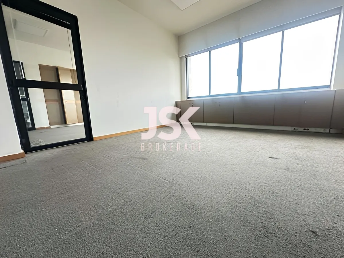 Office for rent in Daoura