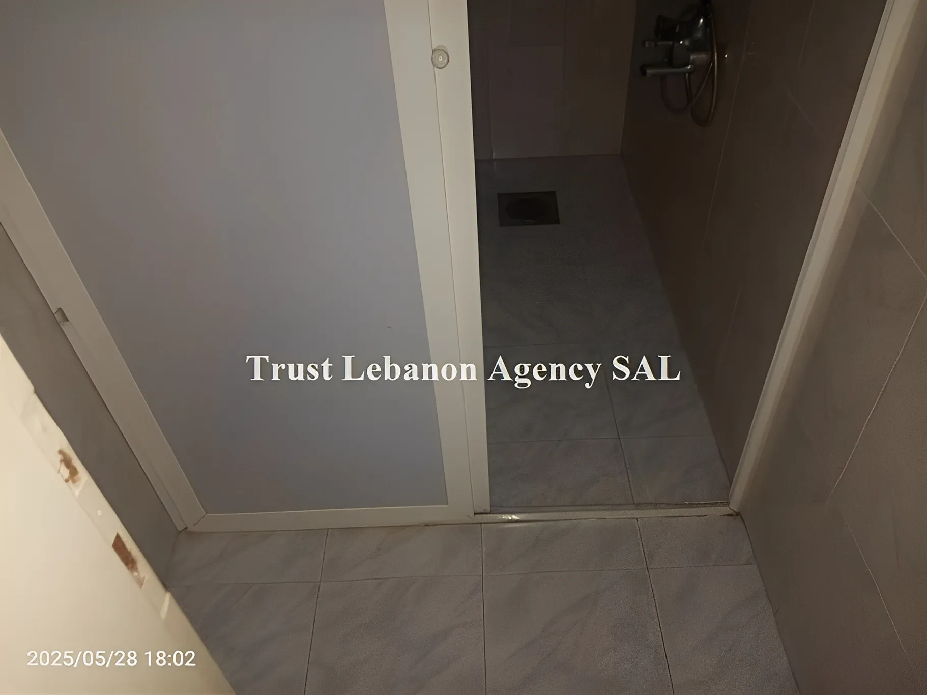 Office for rent in Metn, Nahr El Mott