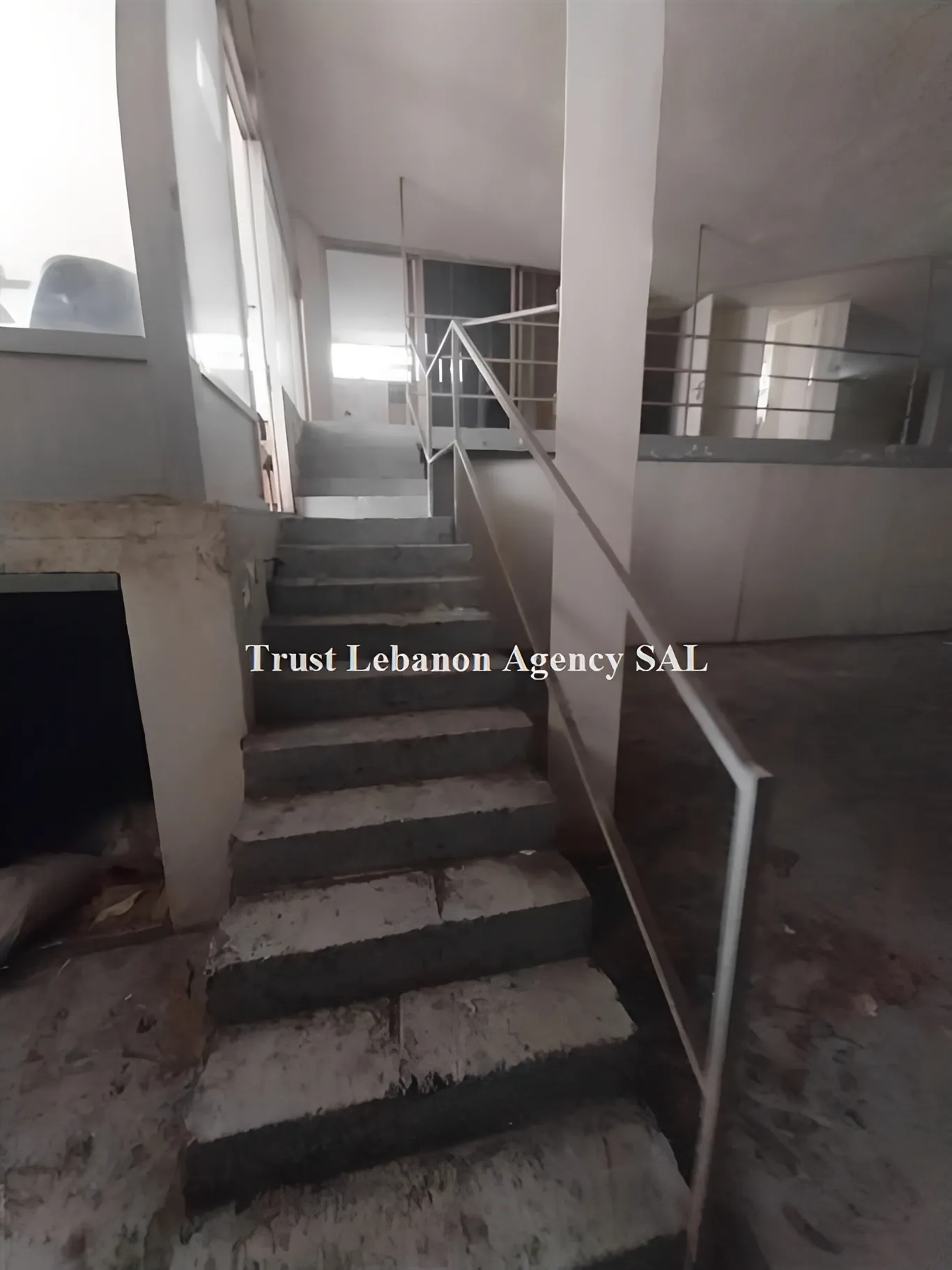 Commercial Property For Sale in Metn, Dekweneh