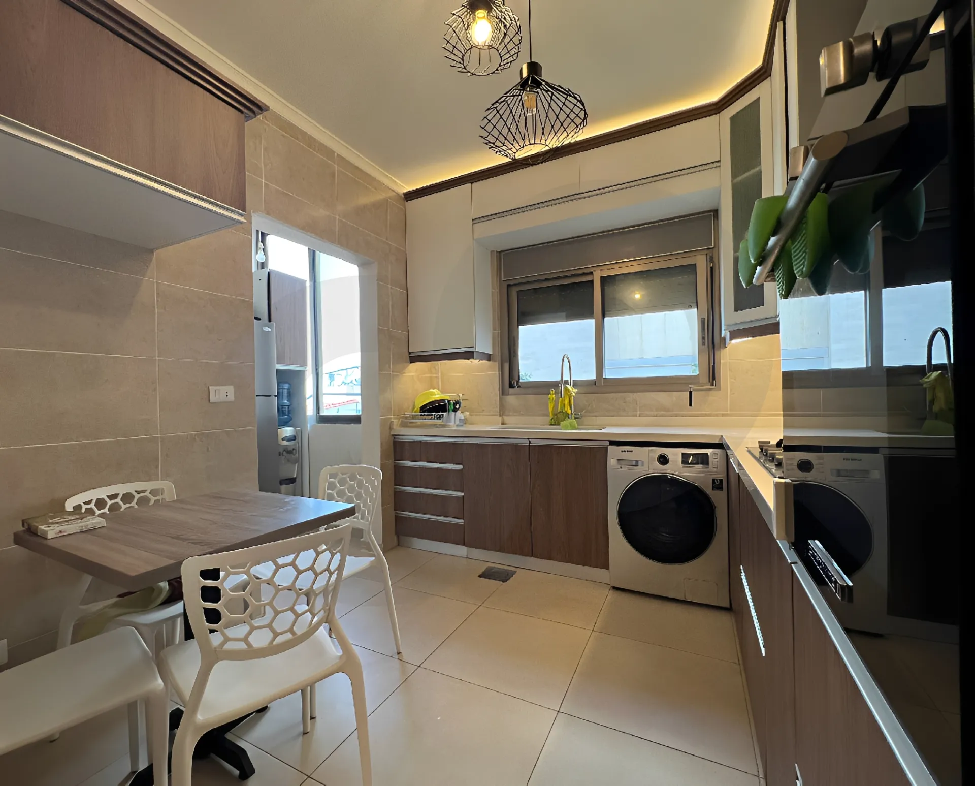 Building for Rent in Bsalim