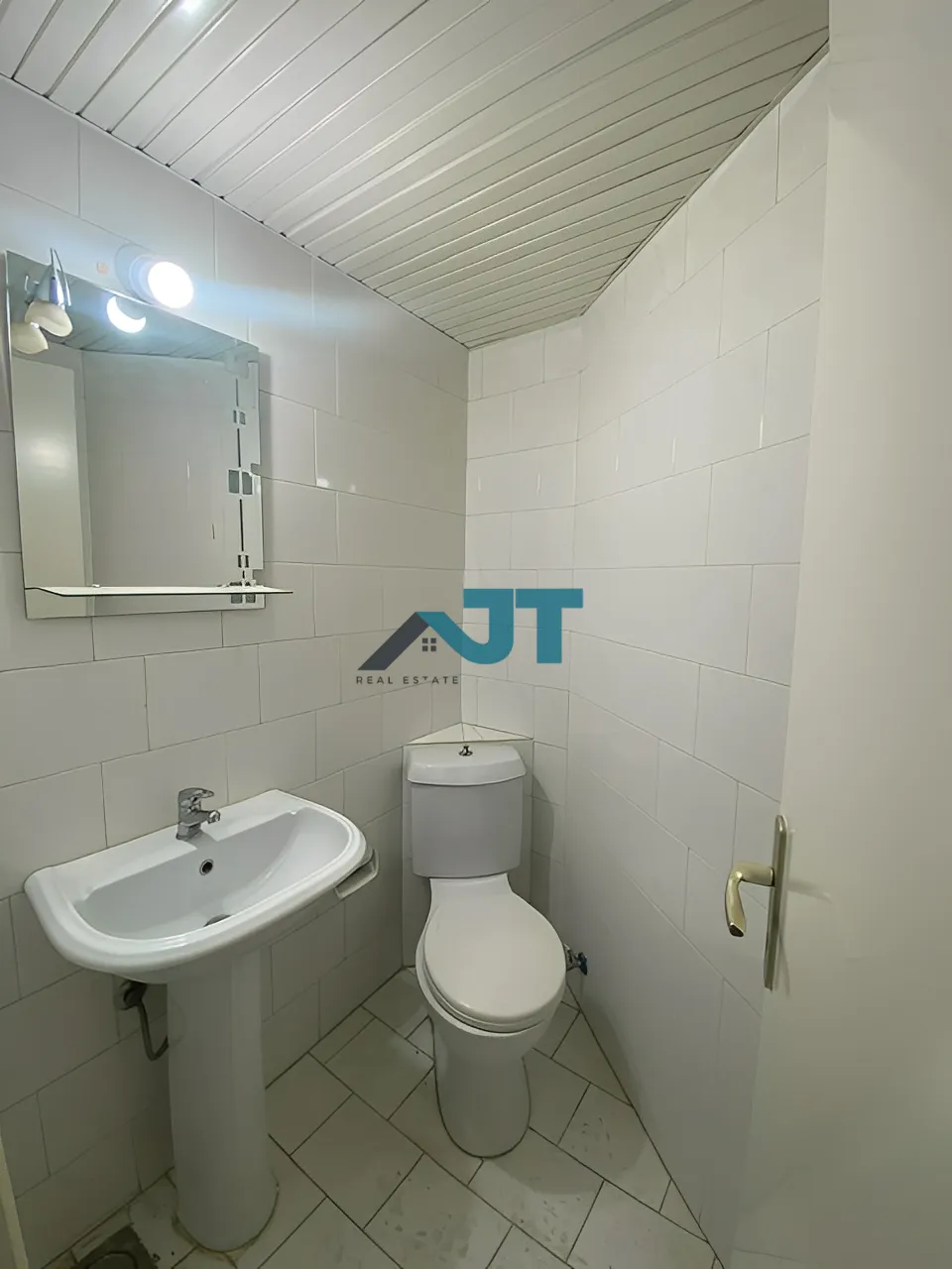 Apartment for Sale in Awkar