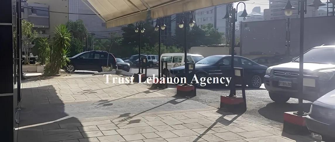 Shop for rent in Metn, Dekweneh