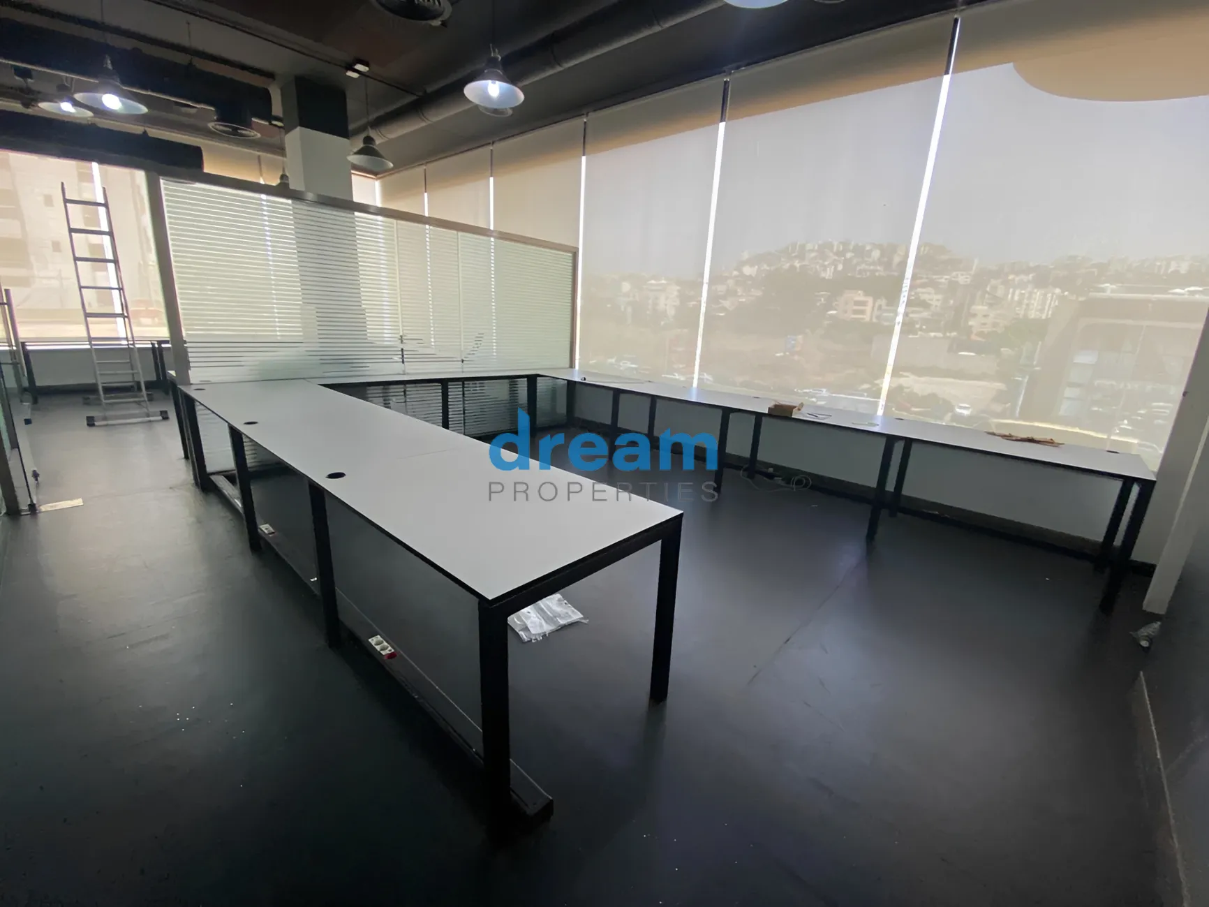 Office for sale in Horch Tabet