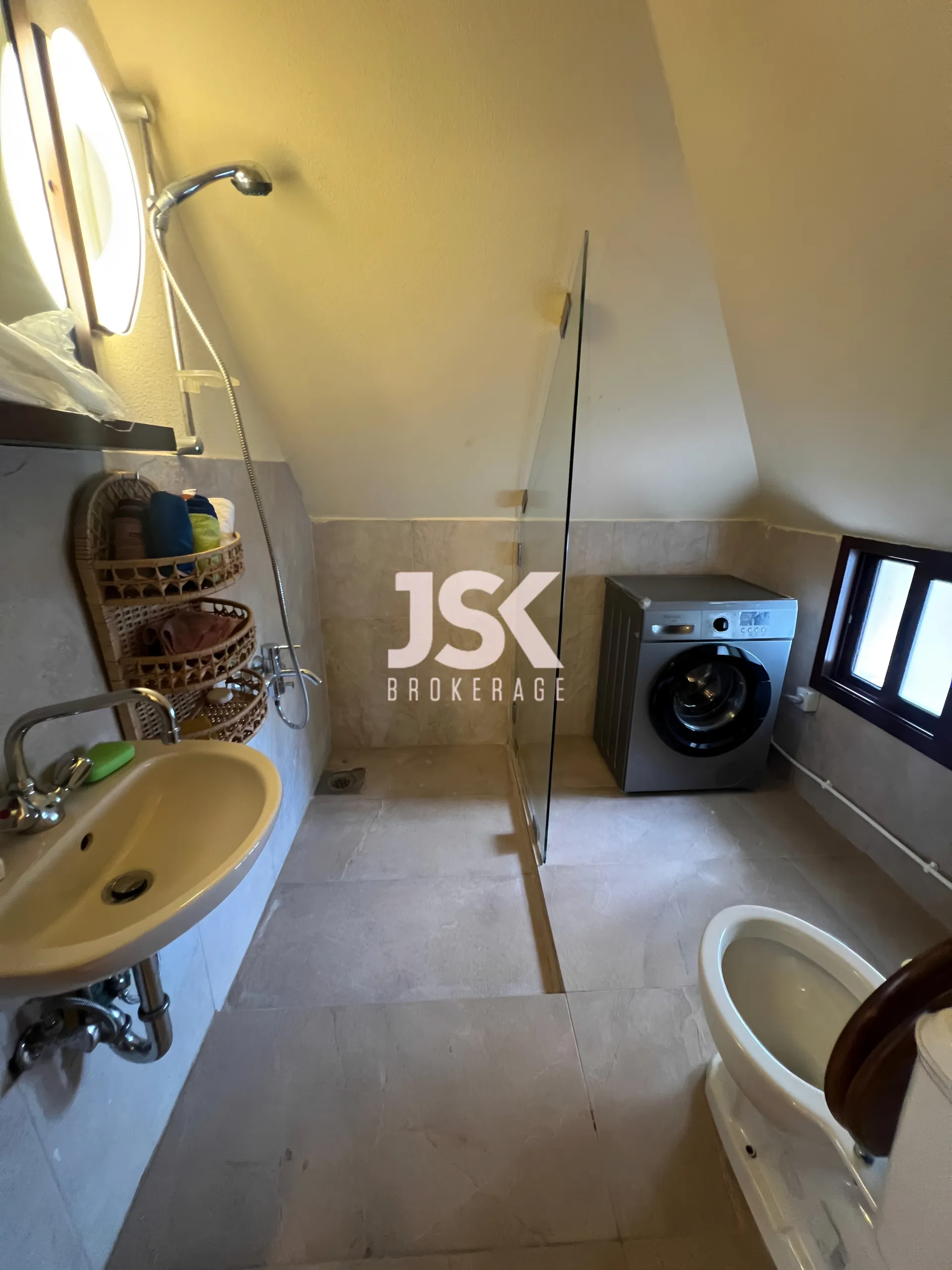 Apartment for Rent in Aamchit
