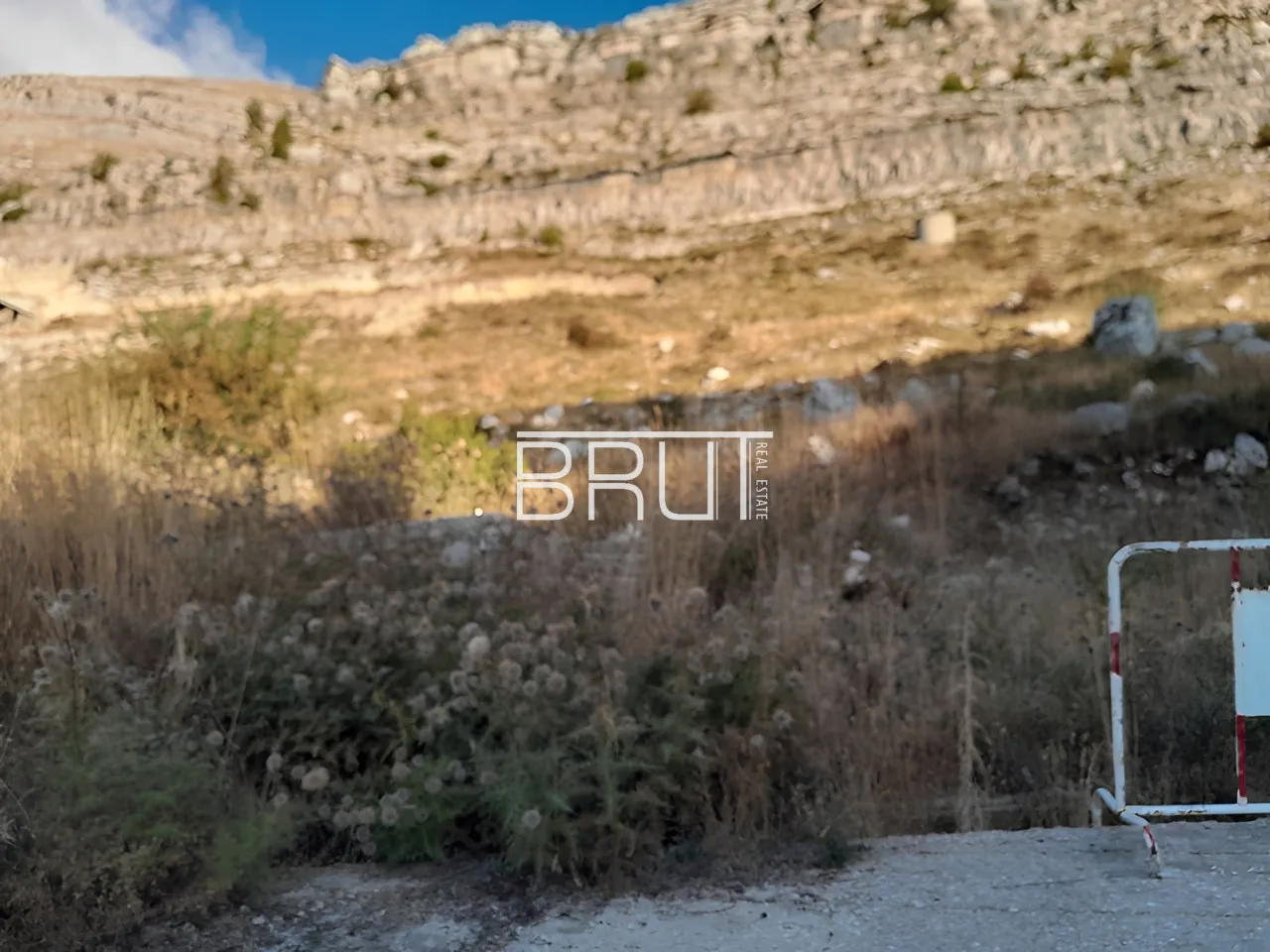 Land for Sale in Kfardebian