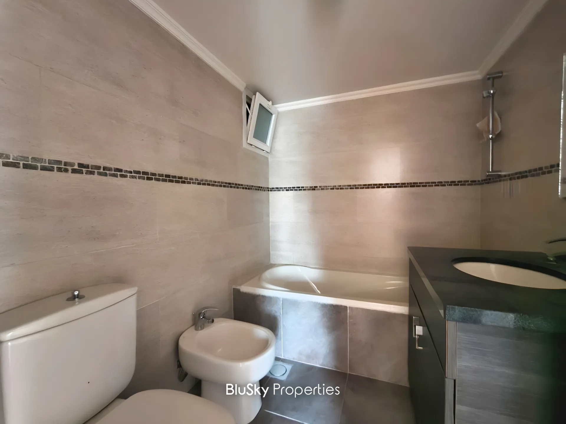 Apartment for rent in Adma w dafnah, lebanon