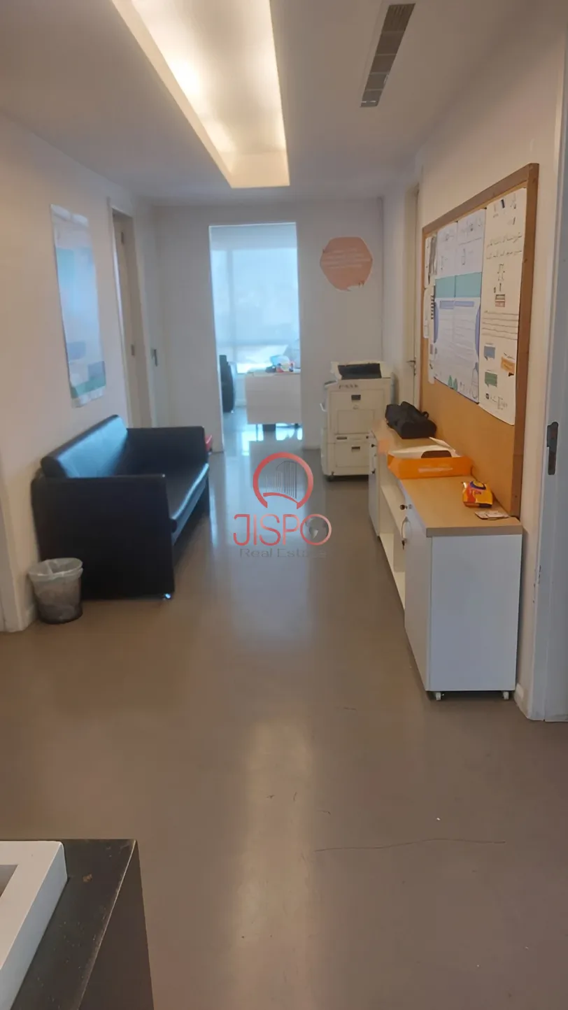 Office for rent in Forn El Chebbak