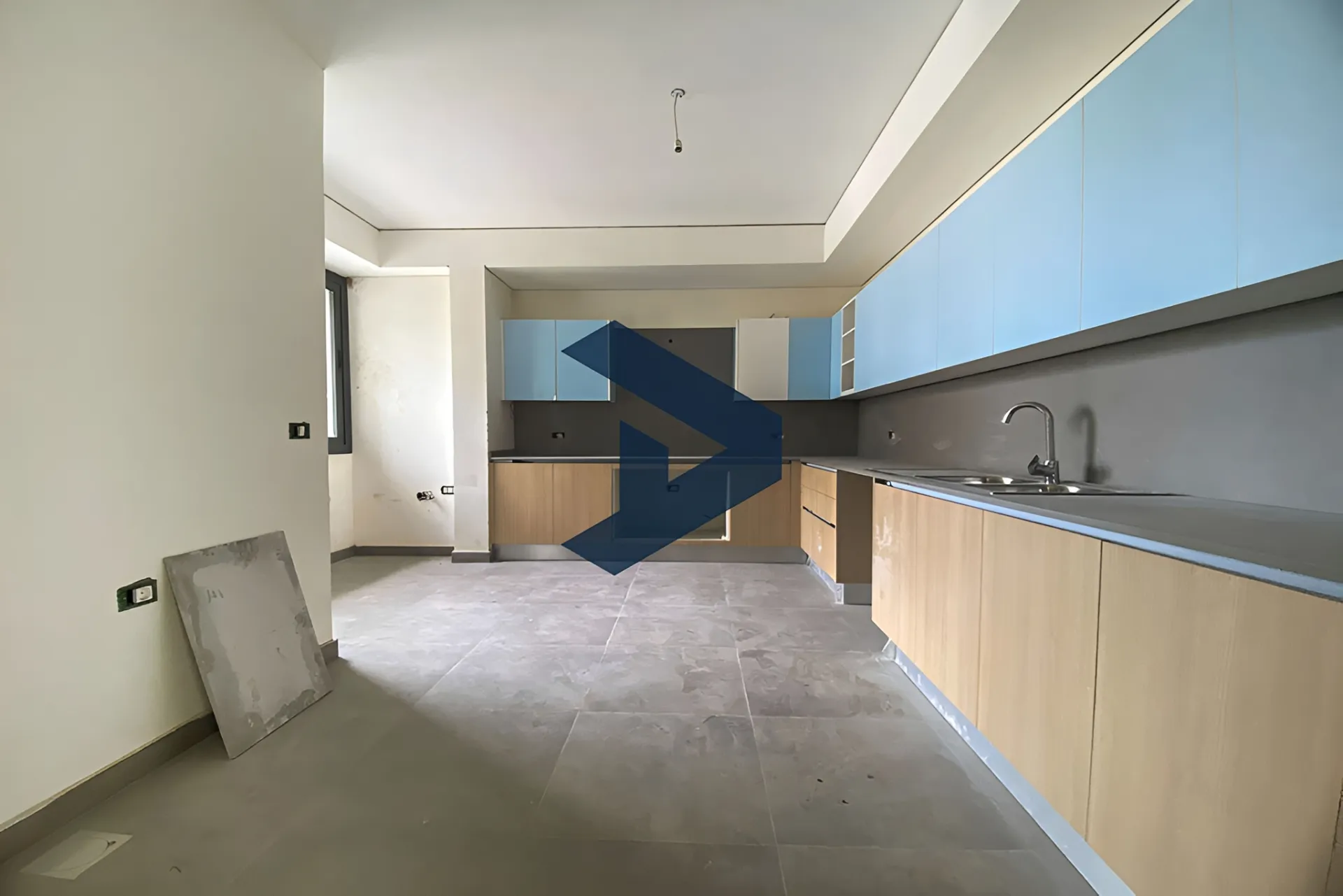 Apartment for rent in Hamra, Beirut, Lebanon - 3 bed, 4 bath