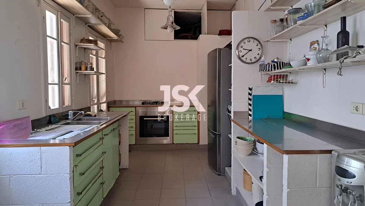 Apartment for Sale in Mar Elias, Beirut, Lebanon