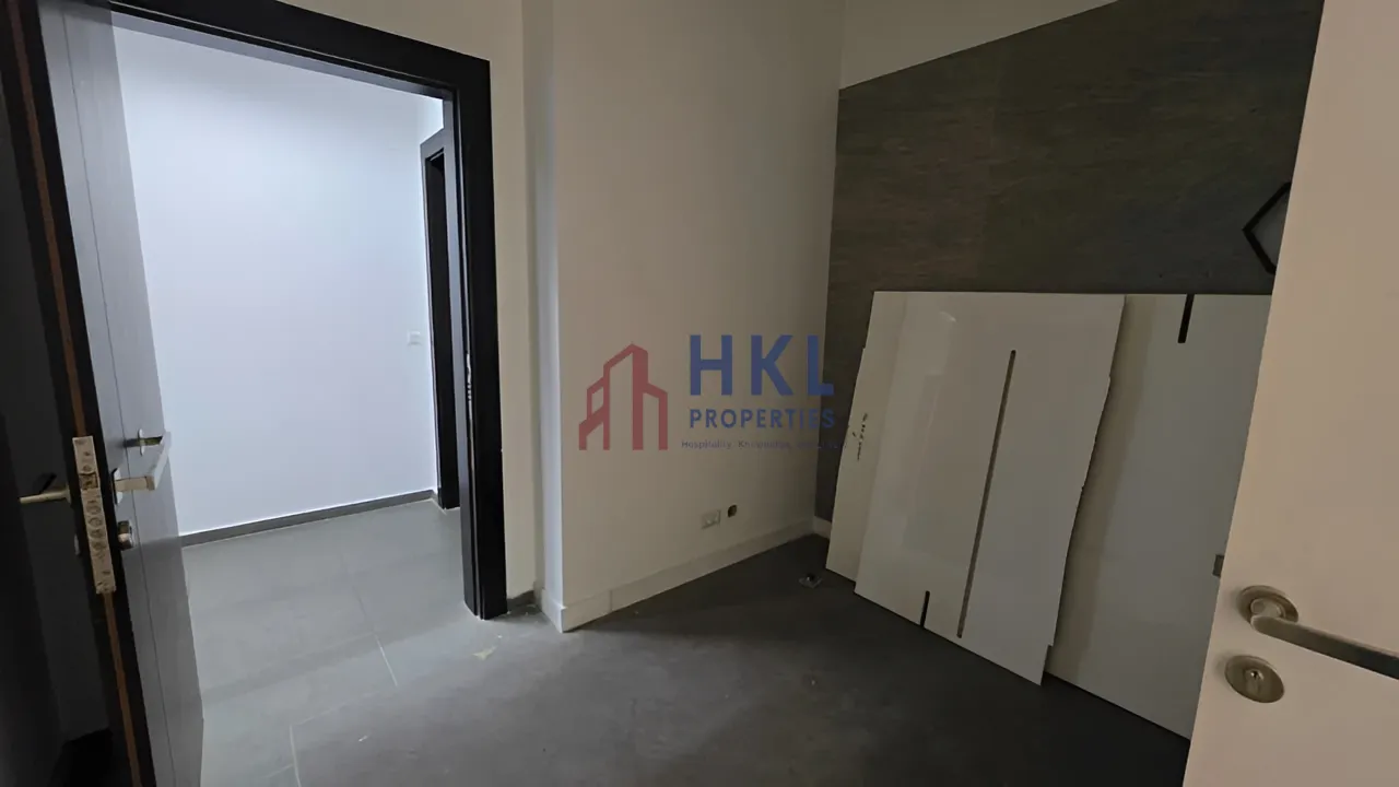 Office for rent in Hamra