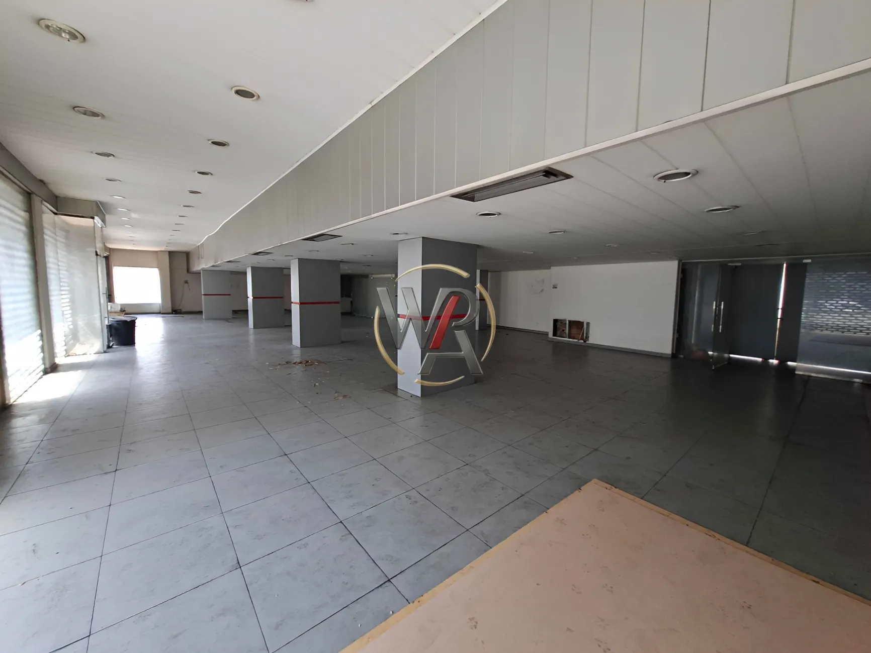 Showroom for rent in Jal El Dib