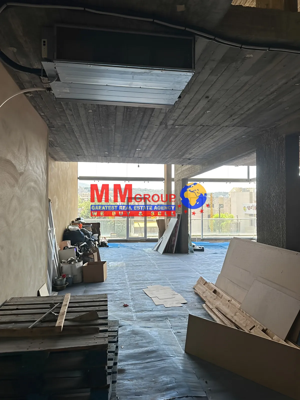 Showroom for rent in Mansourieh