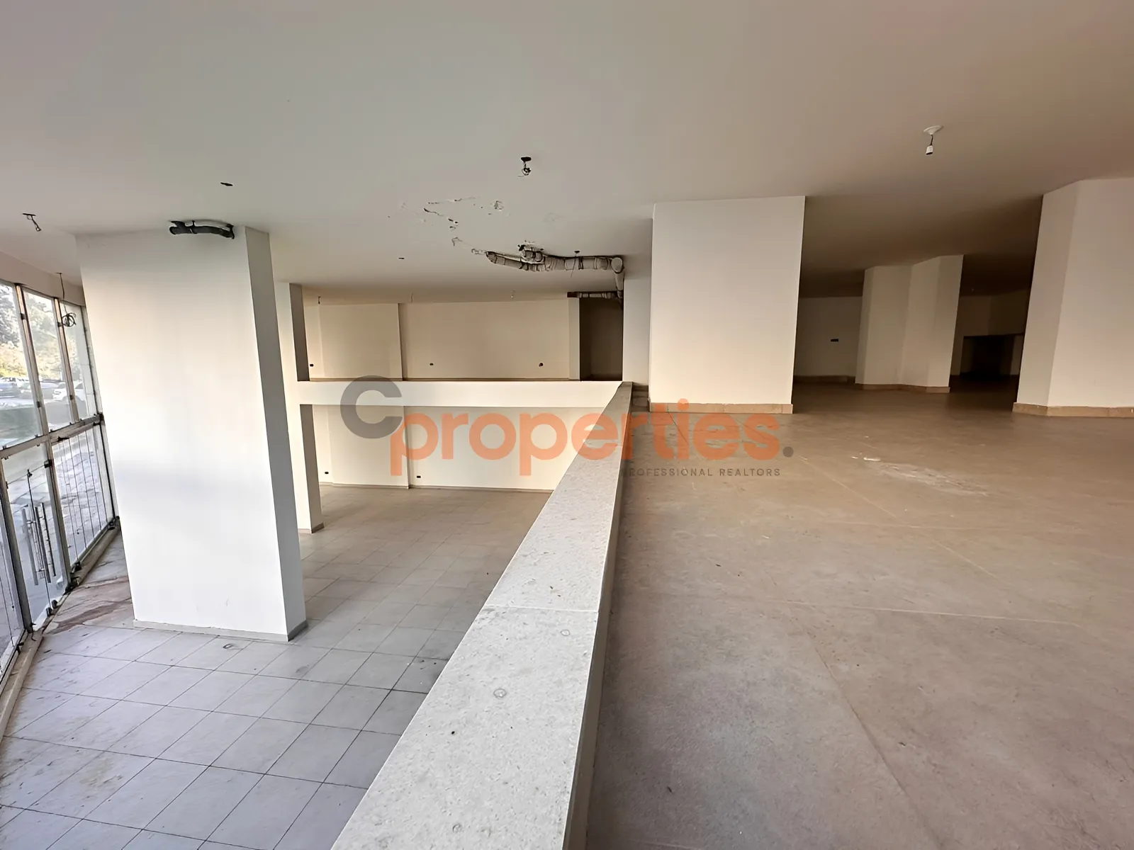 Showroom for Sale in Unesco