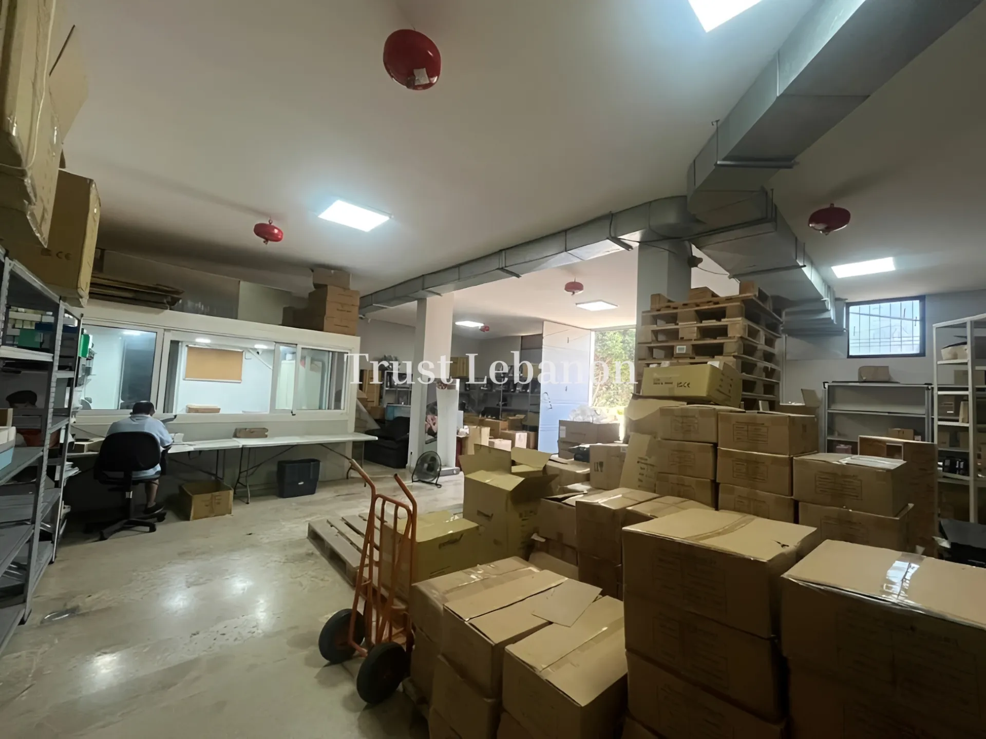Warehouse for sale in Beit El Chaar