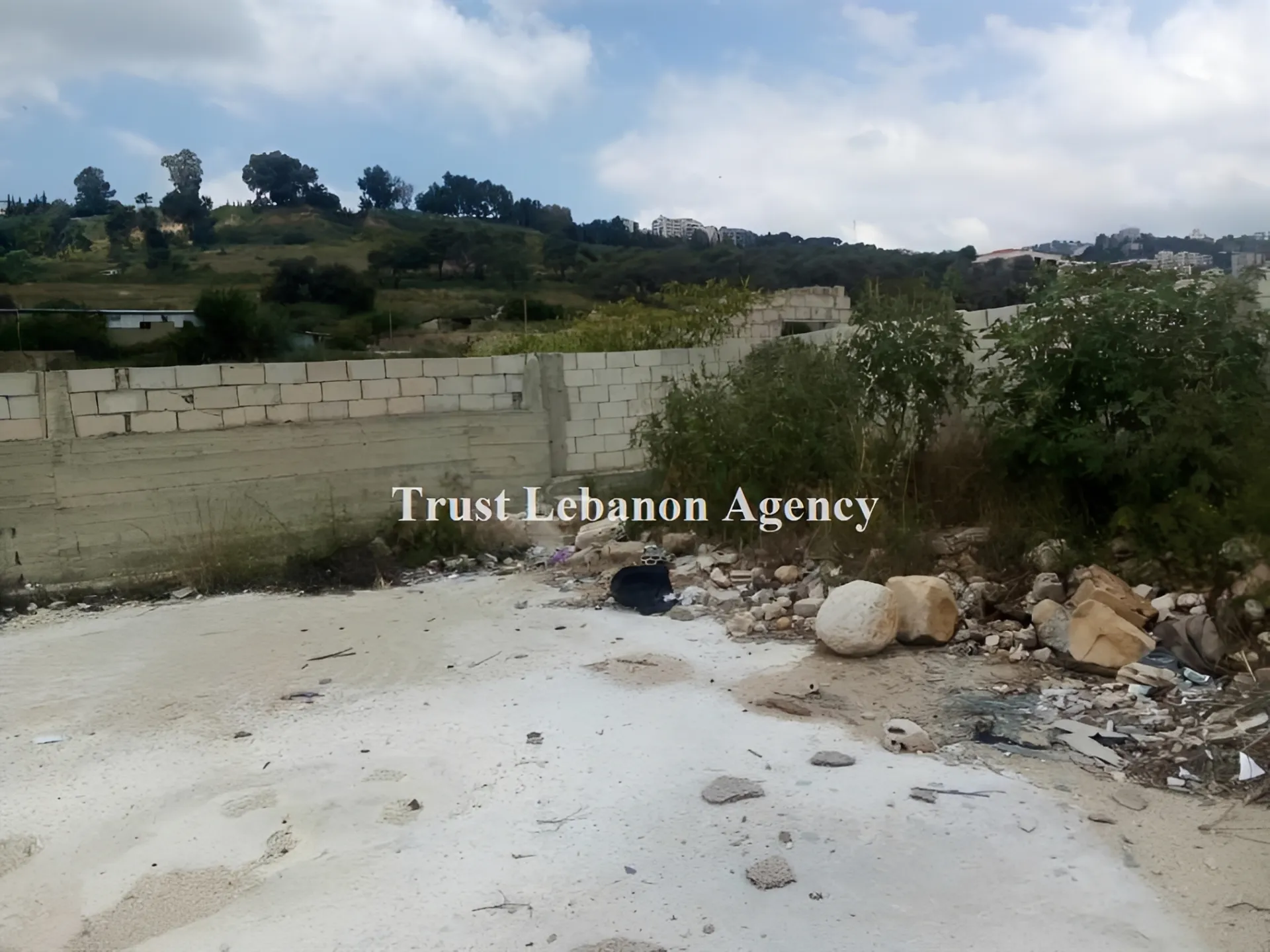 Commercial Property For Sale in Baabda, Kfarchima