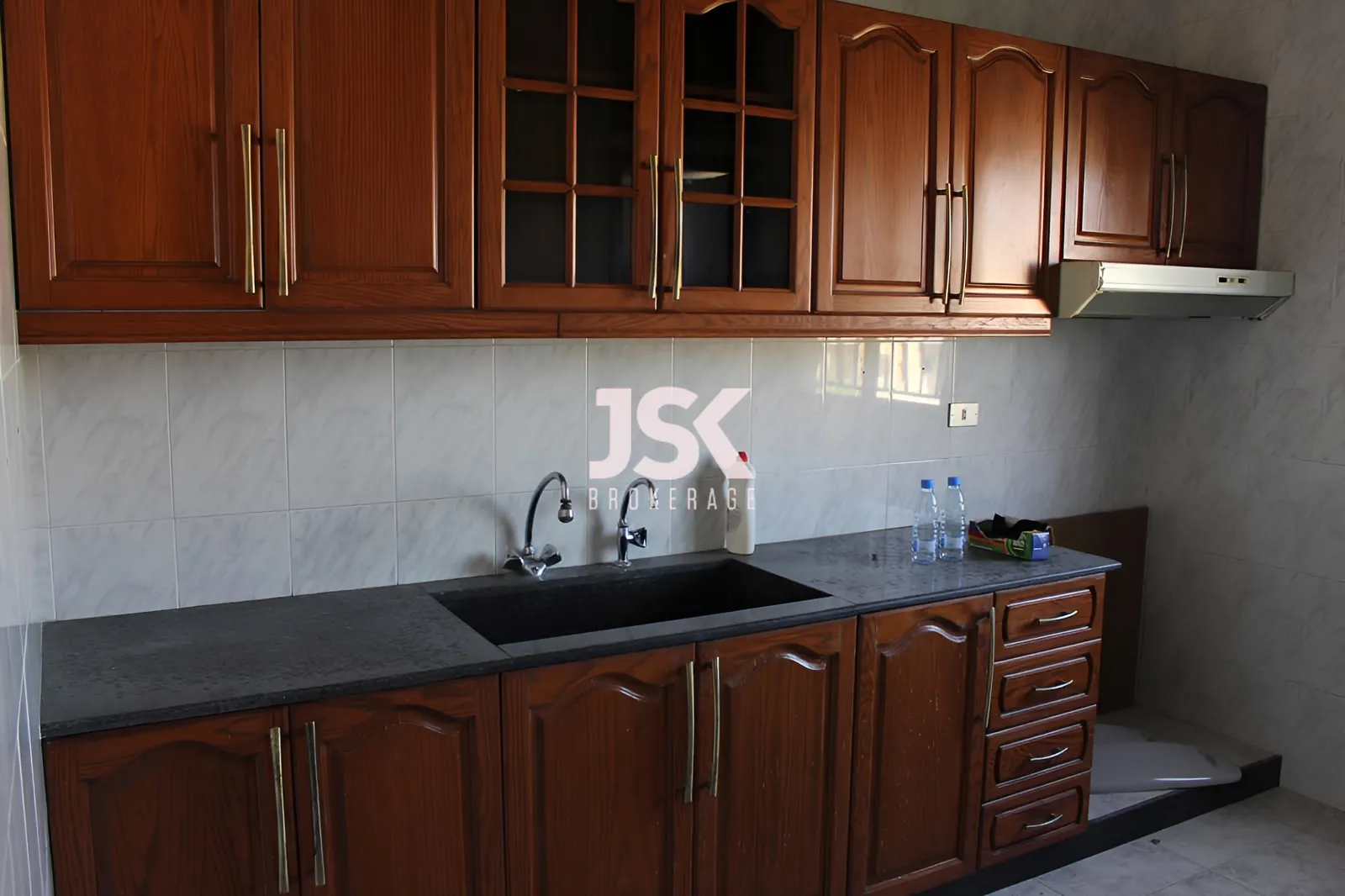 Apartment for Sale in Bouar - 3 bed, 1 bath
