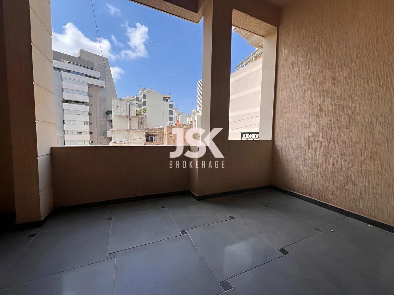 Apartment for Sale in Sioufi