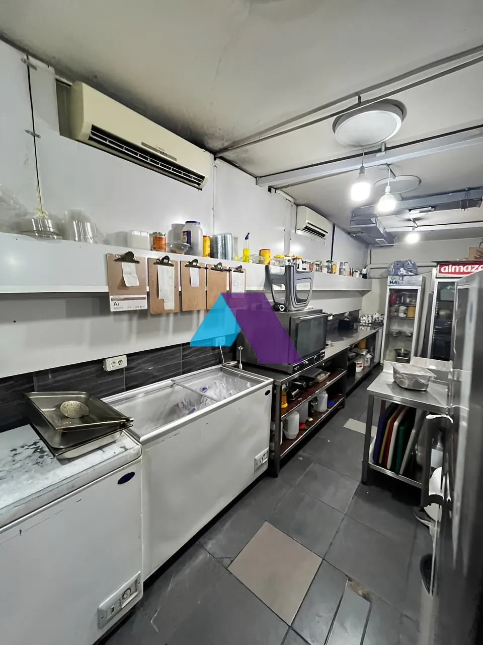 Restaurant for rent in Badaro