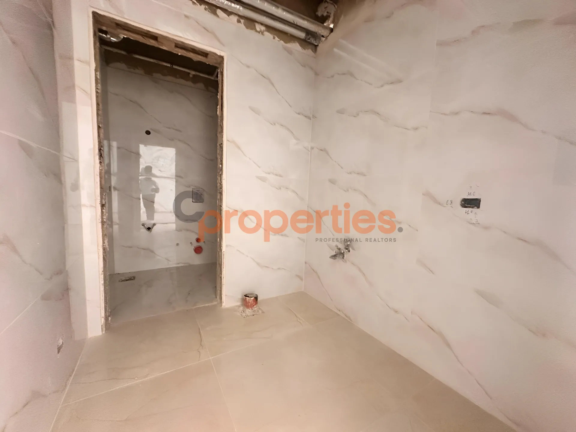 Office for Sale in Jnah
