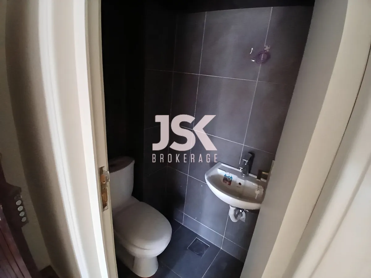 Office for rent in Daoura