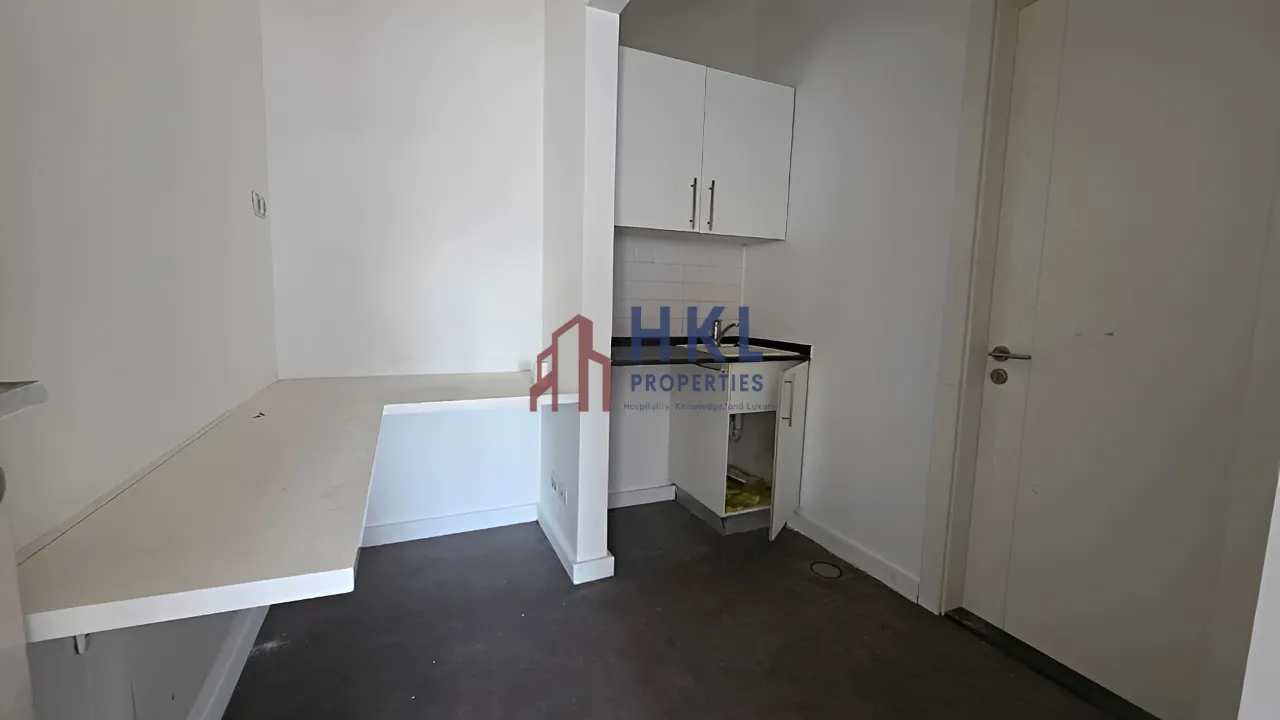 Office for rent in Hamra