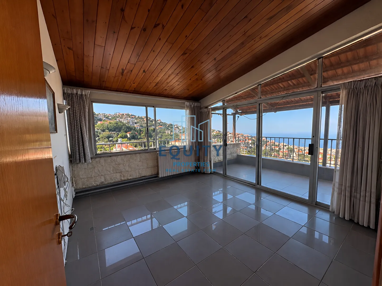 Apartment for sale in Ain Aar