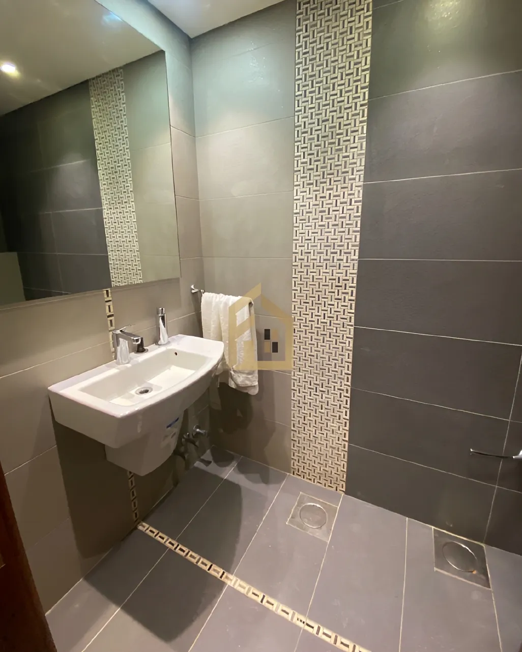 Apartment for sale in Ballouneh, Lebanon - 3 bed, 4 bath