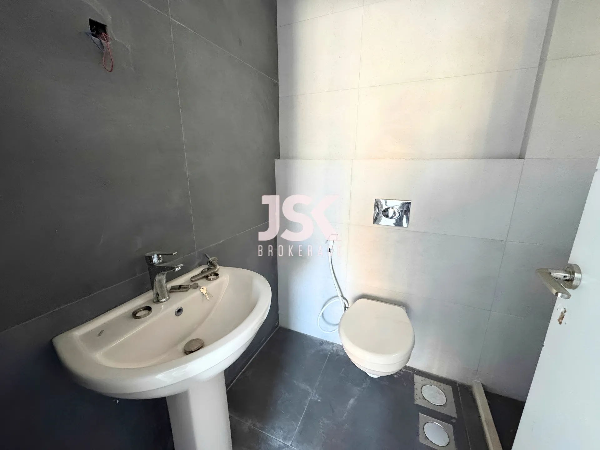 Apartment for Sale in Corniche el Mazraa, Beirut