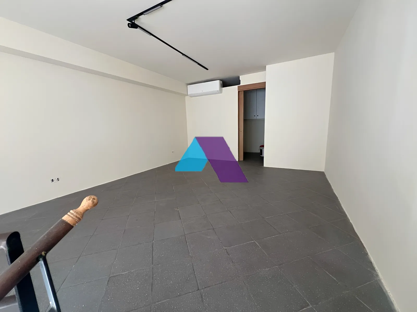 Office for Sale in Kaslik
