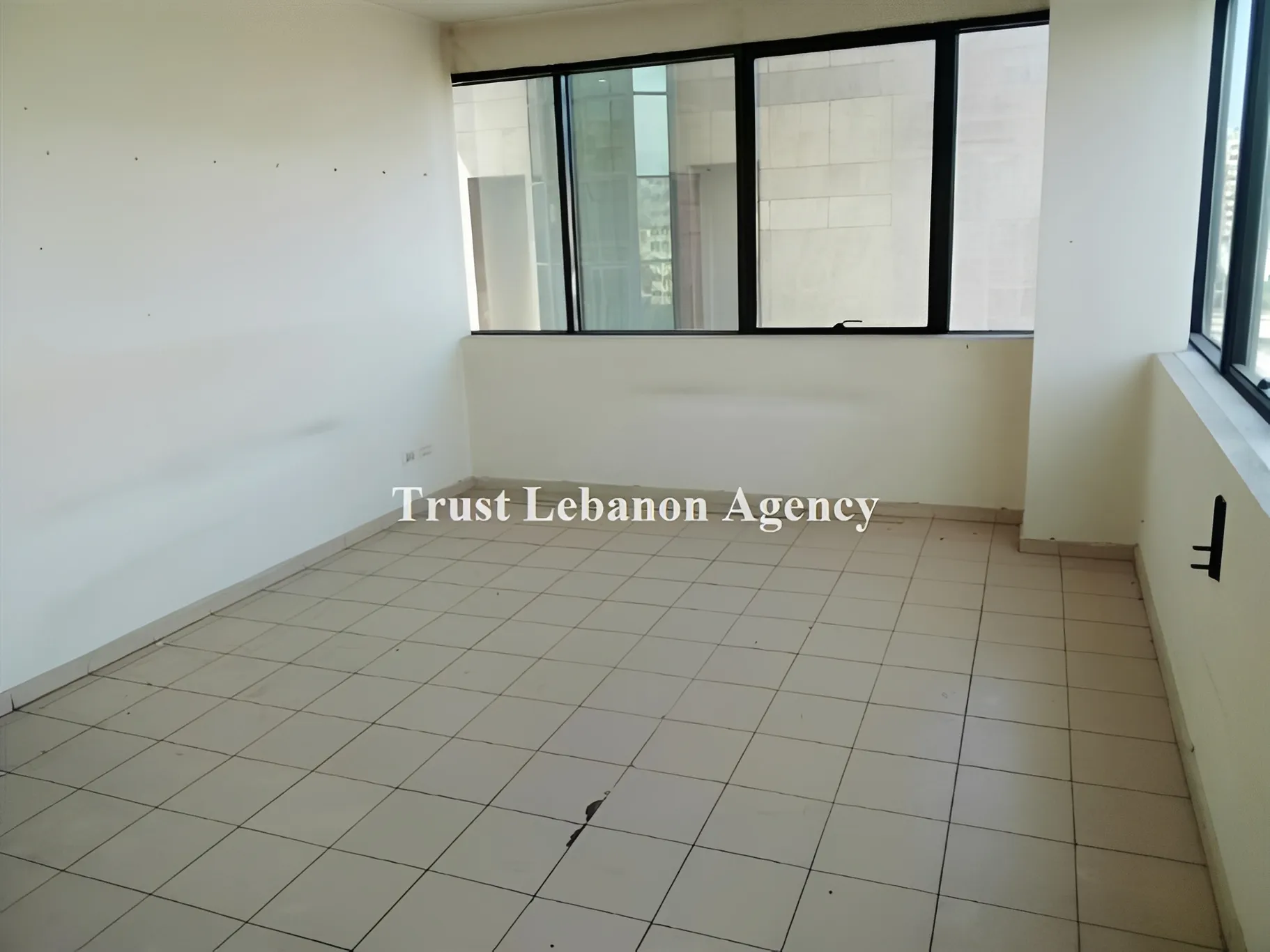 Office for rent in Baabda, Furn Al Chebak