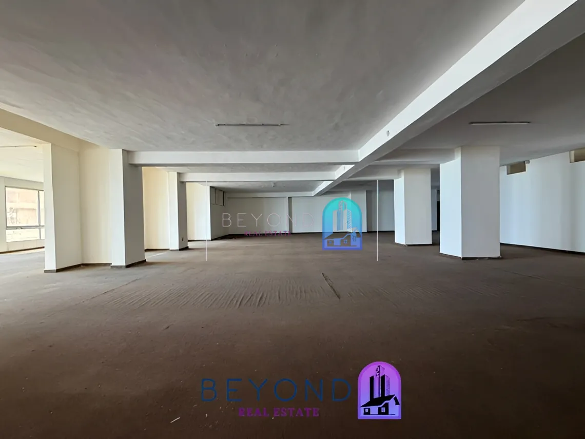 Warehouse for rent in Ramlet El Baida, Bayrut, Lebanon