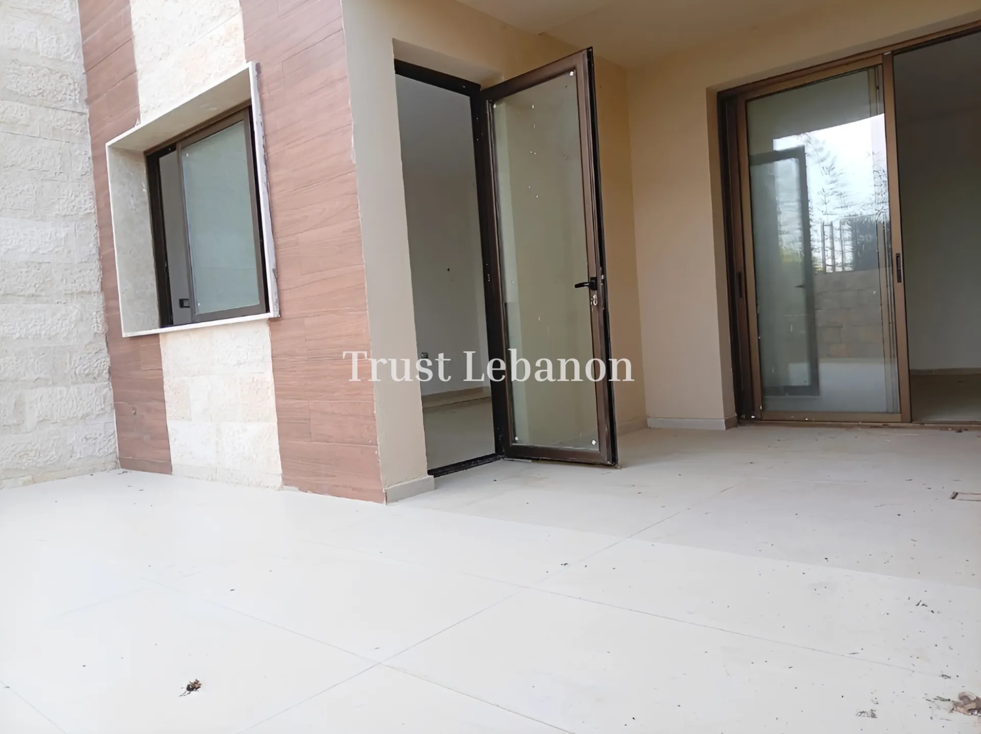 Apartment for sale in Jouret El Ballout, Lebanon - 2 bed, 3 bath