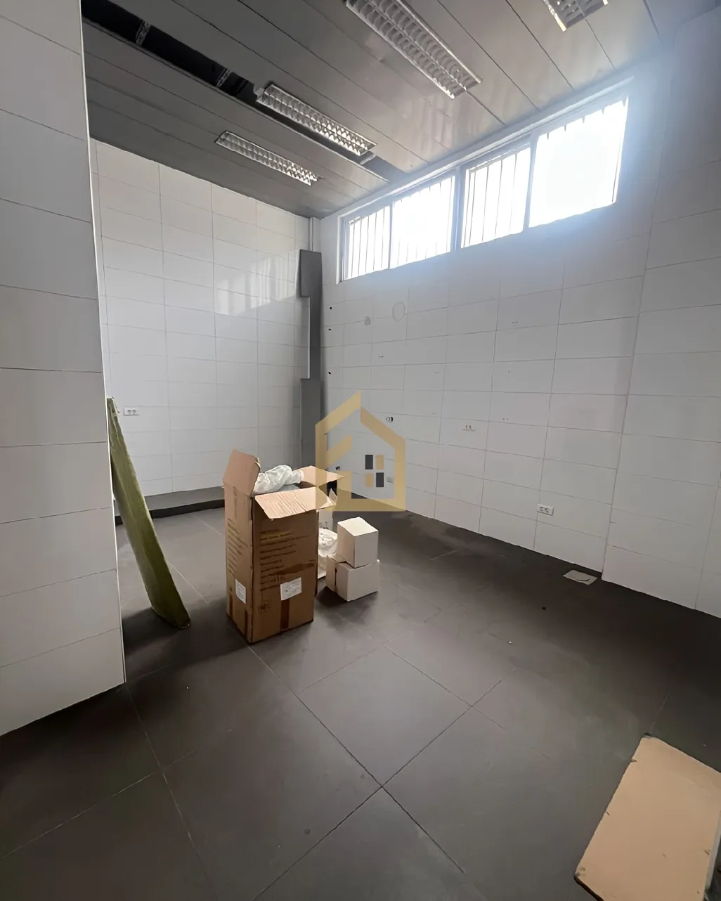 Showroom for rent in Dbayeh, Lebanon